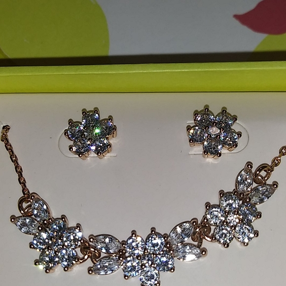 ⏬kate spade SALE Gleaming Gardenia earring & necklace - Picture 4 of 13
